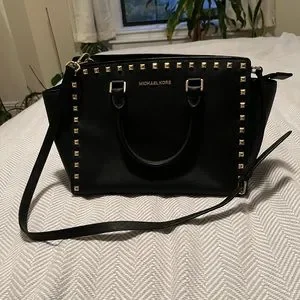 ☆Michael Kors☆ CARINE Studded トート M BLACK♪ Michael Kors Carine Small Studded Pebbled Leather Satchel